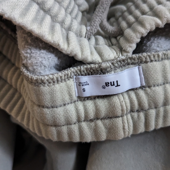 Aritzia TNA Sweatsuit - Picture 3 of 5